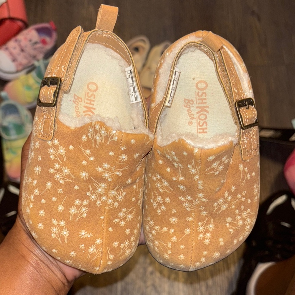OshKosh B'gosh Tan Slippers with Adjustable Strap